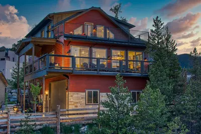 Image de Mega Mountain Retreat - Espace, vues, marcher jusqu'à la ville!