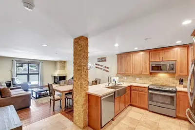 Image de 1 chambre avec chambre superposée privée supplémentaire, 2 salles de bains pour 6 personnes