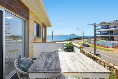 Image de Salt Life - Freshly Renovated Beachside Bliss