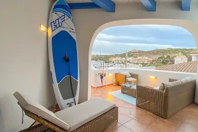 Image de Tres Maison Magnifique penthouse pour 6 personnes, surplombant le port de plaisance, Wifi, piscine