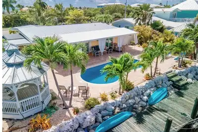 Image de Ocean Breezes 3bed / 3bath wth private pool and dockage