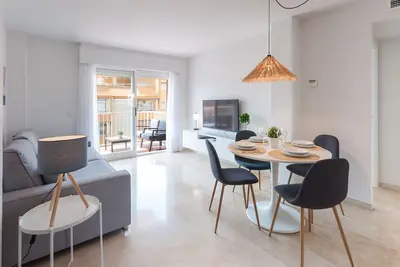 Image de Confortable avec un style méditerranéen, à quelques mètres de la plage. A / C et wifi gratuit. Terrasse avec vue sur la mer