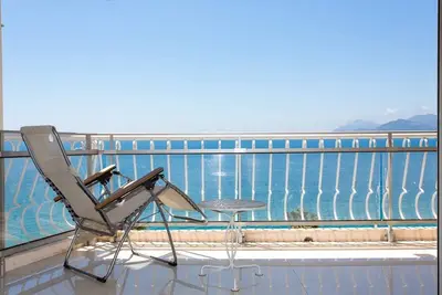 Sea View 3 beds next to Palais