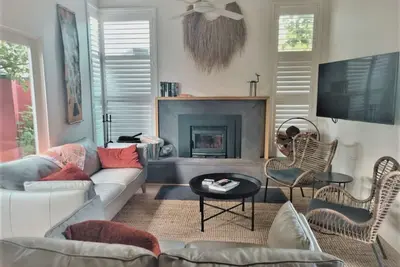 Image de Détendez-vous dans le confort et le style à Monrepos! Avec Wi Fi et Dog Friendly!