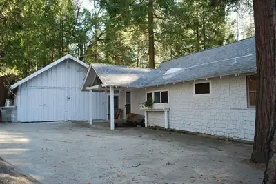 Image de 2 chambres plus mezzanine et un appartement hors garage, 2 salles de bain avec vue sur le lac pour 10 personnes