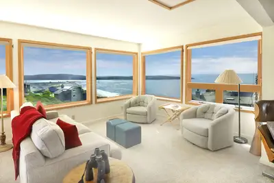 Image de Single level view home of the Pacific Ocean and Tomales Bay