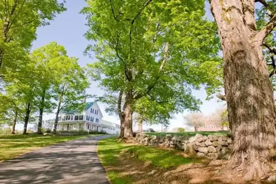 Image de Huge Farmhouse in the heart of Southern Maine - Close to Mountains and lakes!