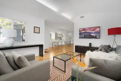 Image de ★ Gated 2bed / 2bath Moderne Condo Oc ★
