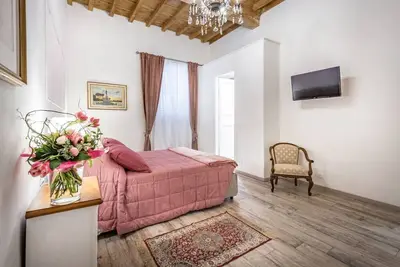 Image de A house on the Florentine riverside by Mmega