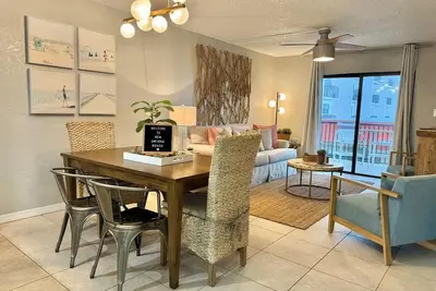 Image de 201 - New and Beautifully Decorated with Bunk Room