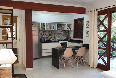 Image de Bungalow récemment rénové dans cond. en face de la plage avec un loisir complet - Magnifique!