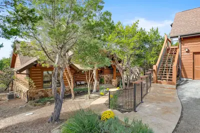 Image de Chalet rustique génial 3br \/ 3ba au Hollows Resort, Beach Club, Marina