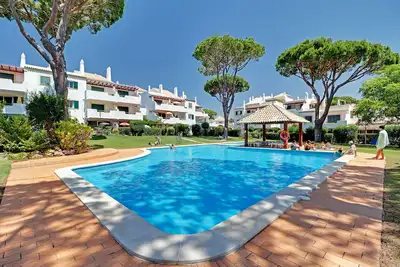 Image de Charmant appartement 2 chambres avec piscine au calme - Solar do golfe 302