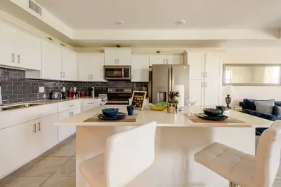 Image de Luxury Vacation 2br/2ba Condo Near Theme Parks and Shopping – Immaculately Clean