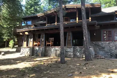 Image de Spacieux Tahoe Mountain Retreat