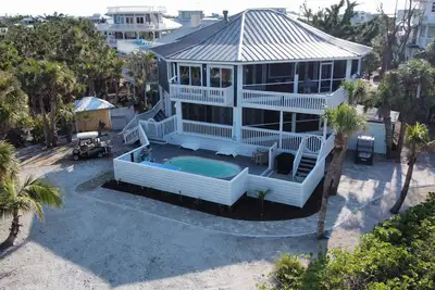 Image de À la plage - Maison privée - Super emplacement - Vues sur le golfe - Golf Cart! ! !