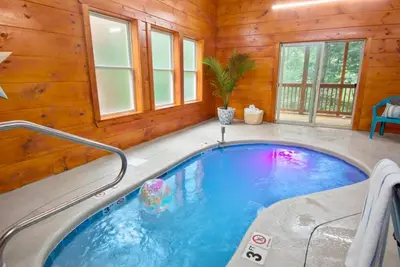 Image de 2 Side By Side Cabin | 2 Theaters | 2 Indoor Pools | 2 Game Rooms