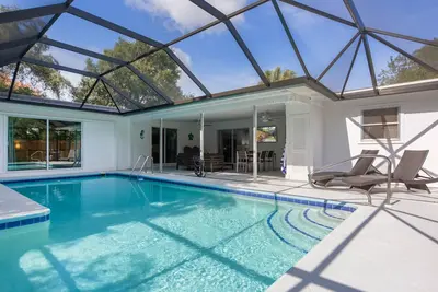 Image de Grande piscine privée chauffée près de Siesta Key, centre-ville de Sarasota, Gulf Gate