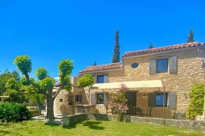 Image de Mas Sainte Croix 4* Vaison - Piscine CHAUFFÉE - CLIMATISÉ - 8 personnes