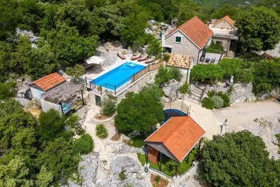 Image de Superbe maison Ă Ploce avec sauna