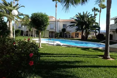 Image de Joli bungalow dans un complexe résidentiel calme avec piscine