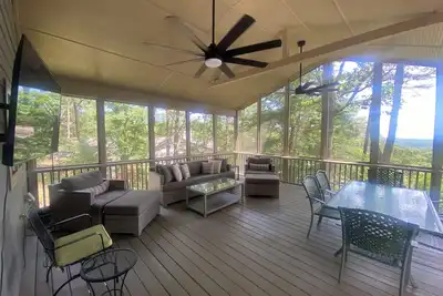 Image de Tucked Away in Big Canoe (4 bed, 4 bath relaxing getaway)