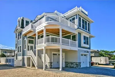 Image de Brand New 3800 sq ft Ocean Home Maison avec vue sur l'océan - Piscine - 6 chambres - 6. 5 salles de bain