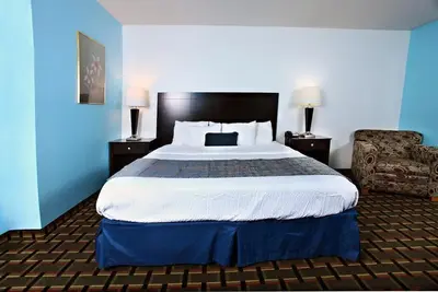 Image de Sky Palace Inn & Suites Newton \/ 1 très grand lit non-fumeur