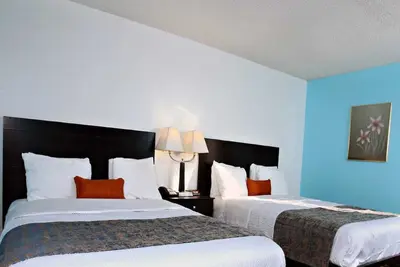 Image de Sky Palace Inn & Suites Newton \/ Comfort 2 Queen Bed