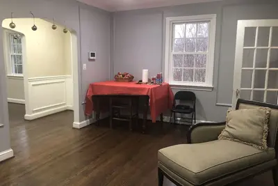 Image de Grande chambre avec salle de bain attenante - mise Ă jour!