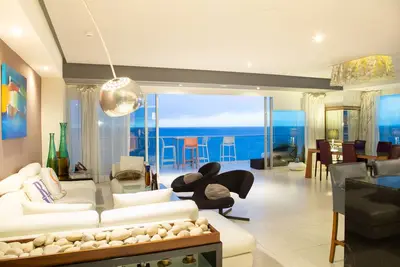 Image de 💚🤍 ❤️ Gorgeous Luxury Condo Peninsula 💚🤍 ❤️