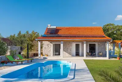 Image de Belle maison Ă Puljane avec WiFi