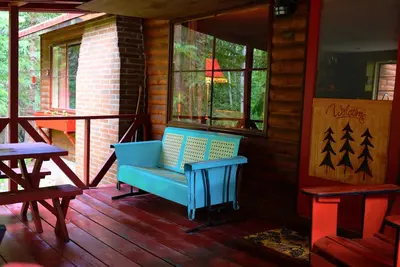 Image de JungFrau Cabin, River Front, Easy Access, Secluded, Cozy Rustic Family Cabin