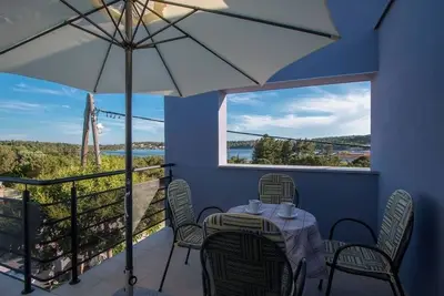 Appartement de deux chambres avec la terrasse et la vue sur le mer Verunic, Dugi otok (A-14286-d)