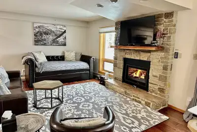 Image de Escapade relaxante à la montagne! Bain à remous, navette de l'hôtel, ski montagne à proximité!