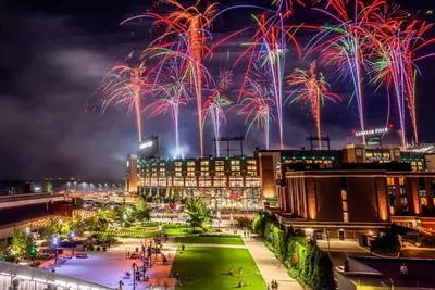 Image de || Maison Principale De La Chenille || À deux pas de Lambeau, Titletown District et Resch Centre