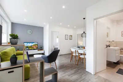 Image de Felix Tour As \/ Attrayant, élégant appartement rénové 2br, WiFi gratuit et Ac