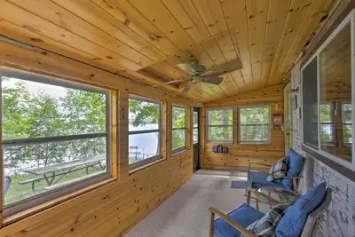 Image de Nouveau! Charmante évasion au bord du lac avec quai et kayaks!