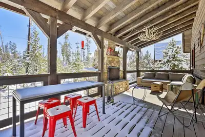 Image de Nouveau! Cabine spacieuse d'évasion de montagne avec bain à remous en Pvt