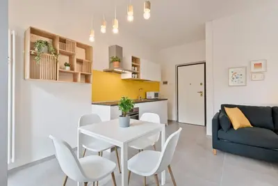 Studio 2- Carducci Subway House Nouveau!