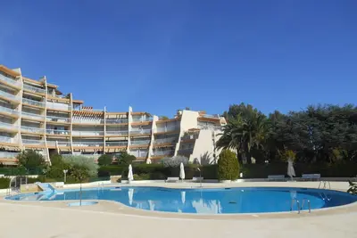 Image de Appartement \"Le Jean Bart\" avec piscine et vue sur Cannes Marina