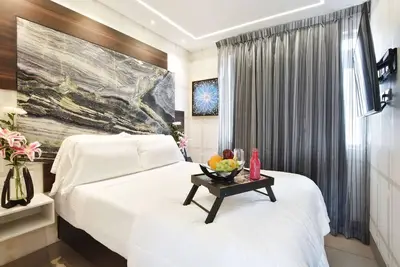Image de Chambre Simple de Luxe avec Fenêtre