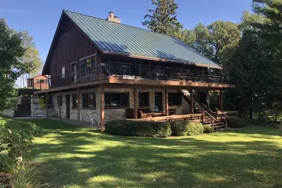 Image de Chain O'Lakes Homes pour les grands groupes multi-familiaux, les mariages et les événements