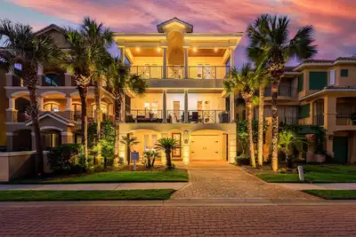 Image de Playa Del Mar | Vue sur la plage au premier rang | 6br Luxury Home | Ascenseur | 2 salles de jeux