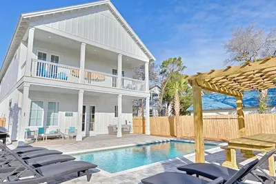 Image de Renseignez-vous sur la réduction d'hiver! | ÉNORME piscine chauffée | Étapes de la plage | Salle de jeux