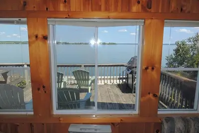 Image de Cozy Waterfront 3 chambres / 1 salle de bain chalet