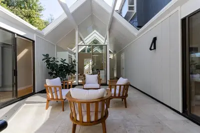 Image de Nouvelle Liste! 5br / 3ba au coeur de Palo Alto - à distance de marche du centre-ville