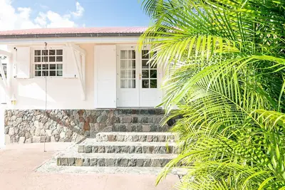 Maison à 2 pas de l'Eden Rock (2 chambres)