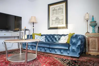 Image de Charmant, propre, entièrement meublé Brand new 2 chambres à coucher 1 salle de bain à louer 2500 $. 00
