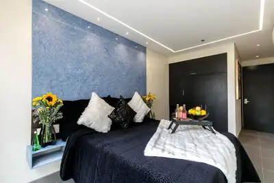 Image de Chambre De Luxe Avec Fenêtre